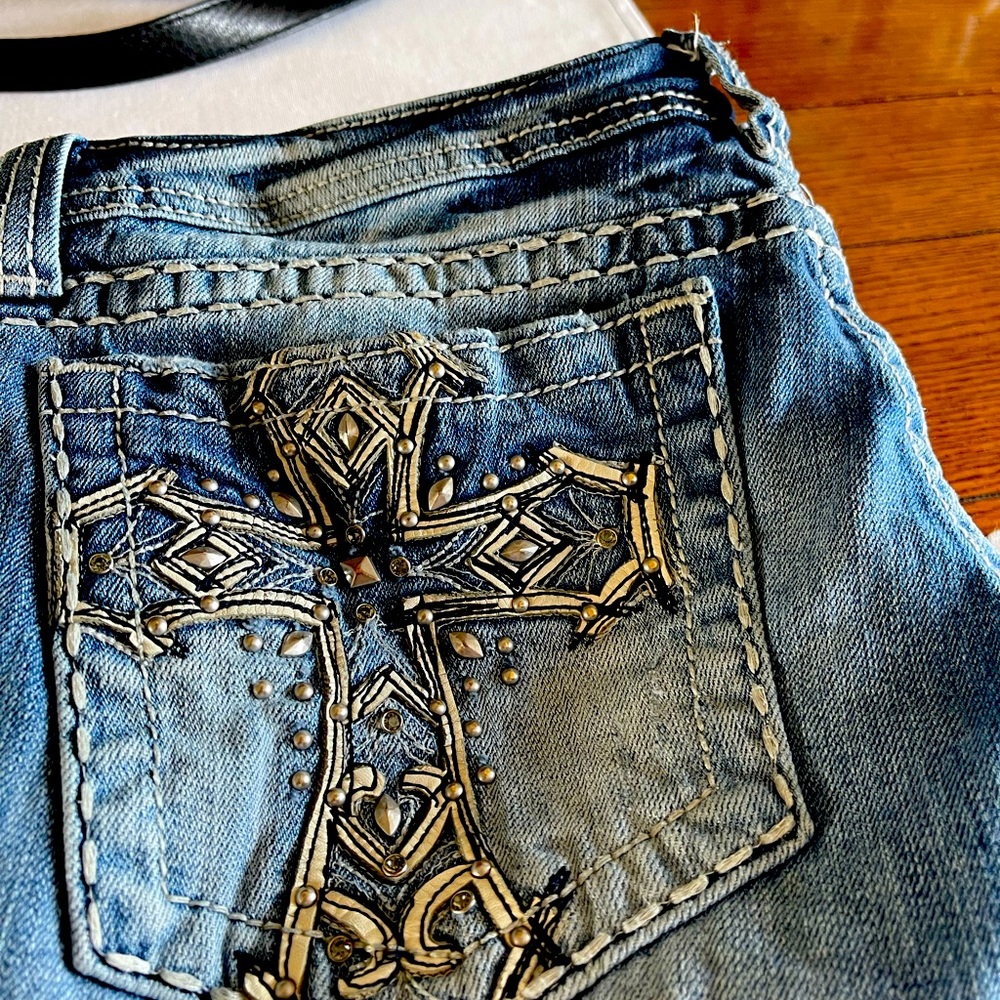 MISS ME JEANS WITH CROSSES ON POCKETS.  31x 34.